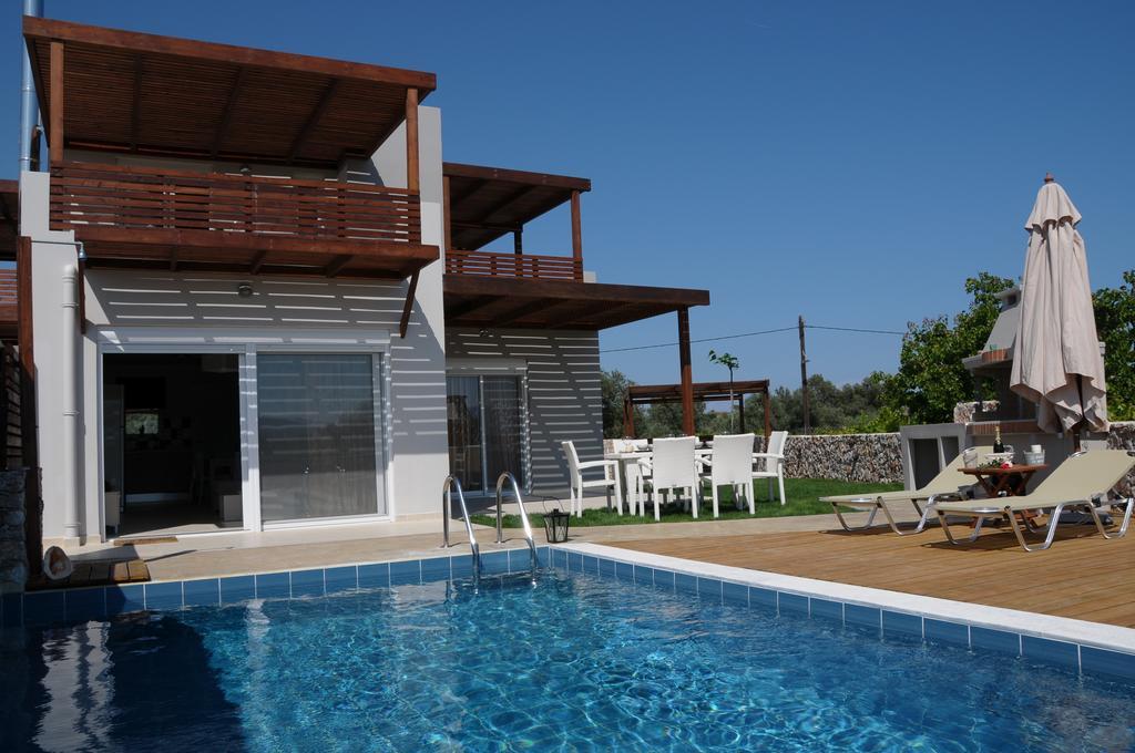 Next To Haraki Beach , Taverns Bars & 10 To Lindos Quarto foto